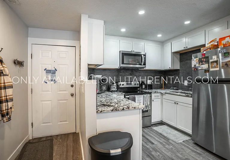 850 N University Ave #W — Photo 4
