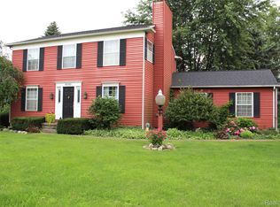 16010 Jennings Rd, Fenton, MI 48430