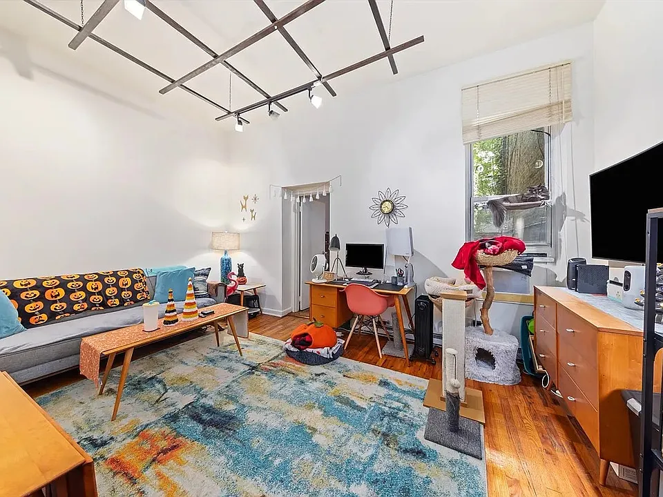 313 W 55th St #2R