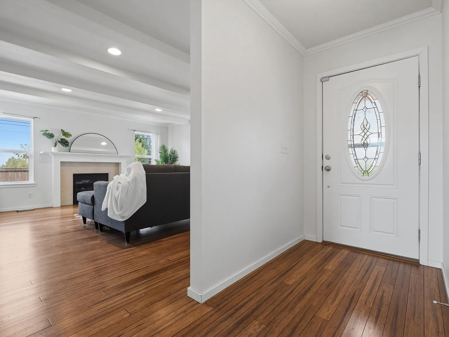 5 bed, 2096 sqft, $3,350 — Photo 3
