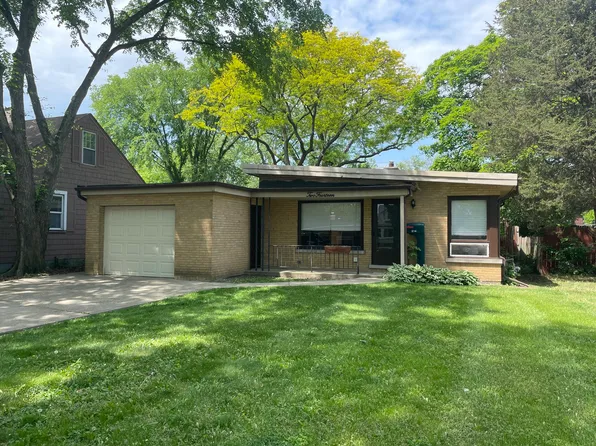 214 N Addison Rd, Villa Park, IL 60181