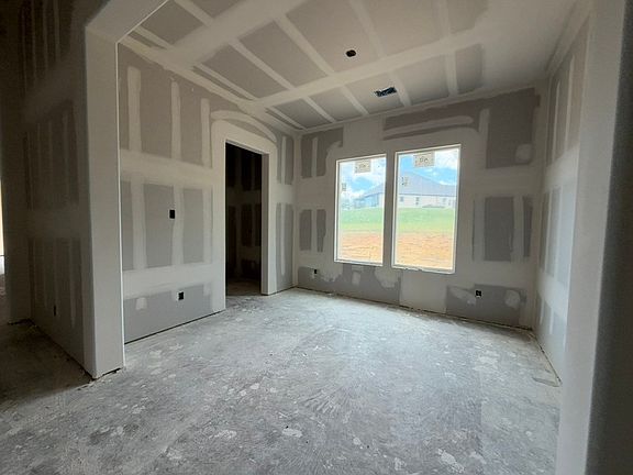 5th image of 124 Oak Grove Way