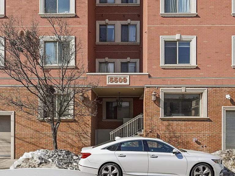 5509 Madison St #504 — Photo 24