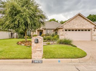 6612 Meadowpark Ct, Benbrook, TX 76132