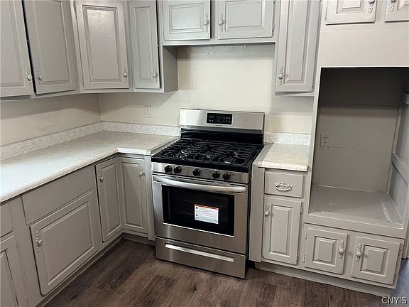 4th image of 713 Oak St