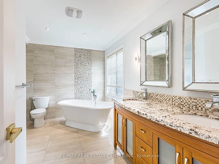 3339 Crompton Cres — Photo 26