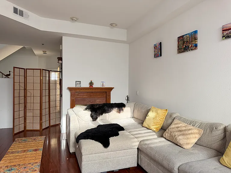 162 California St #B — Photo 4