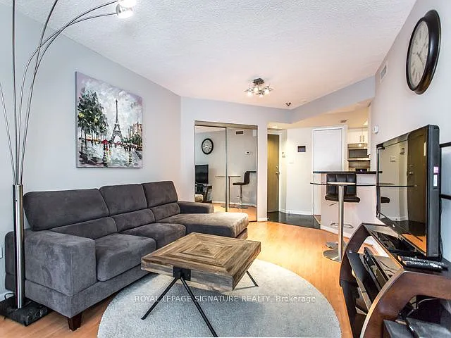1001 Bay St #1007 — Photo 5