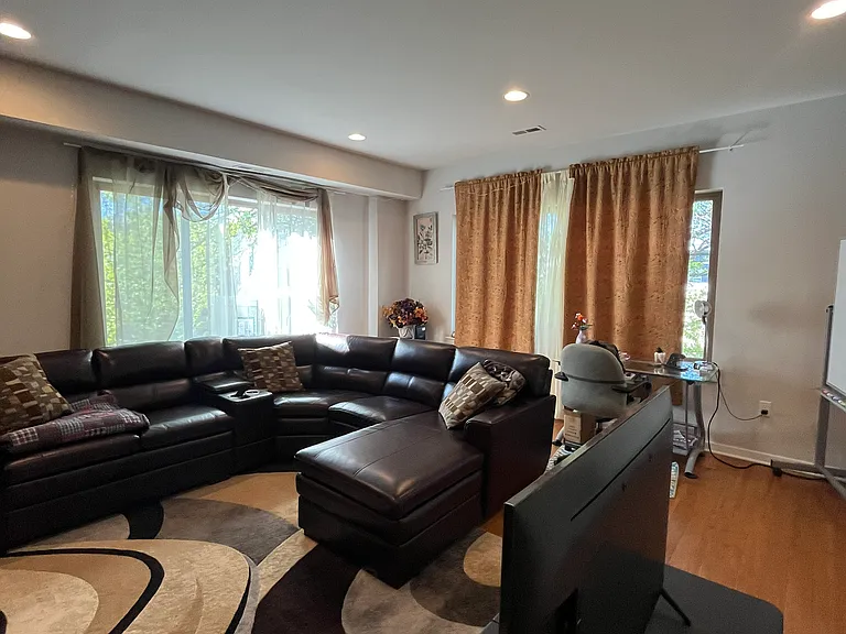 1608 Ridge Ave #401 — Photo 7