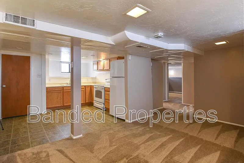 2 bed, 1.0 bath, 800 sqft, $1,095 — Photo 3