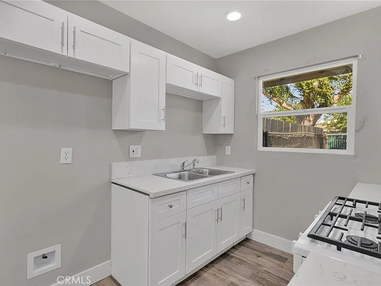 24521 Myers Ave — Photo 8