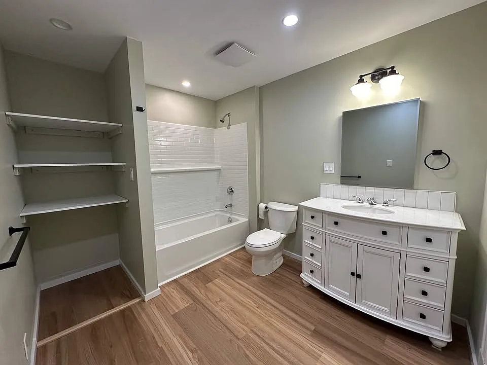4 bed, 2049 sqft, $3,200 — Photo 4