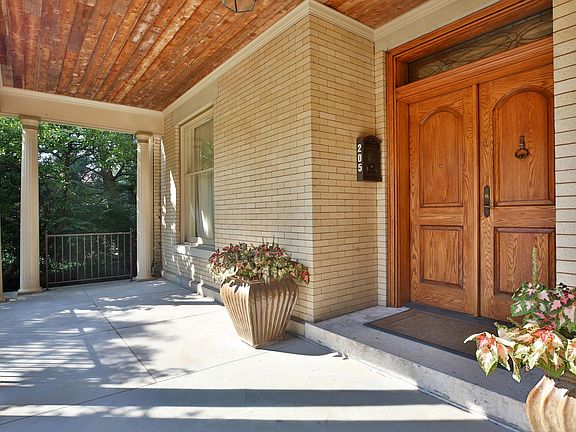 4th image of 205 Woodland Ave