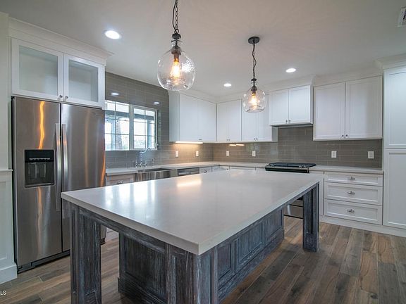 Kitchen with big island