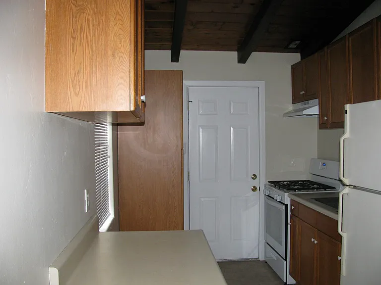 2722 N Warren Ave — Photo 3