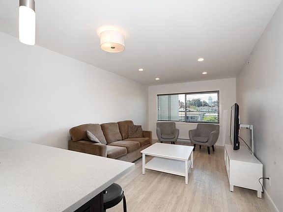 4th image of 4548 Hastings St #303