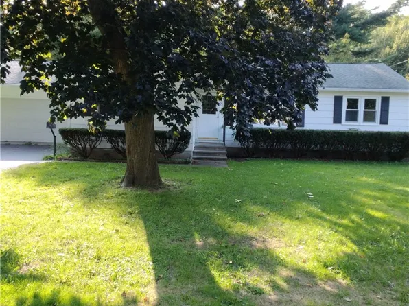 17 Newark St, Sodus, NY 14551
