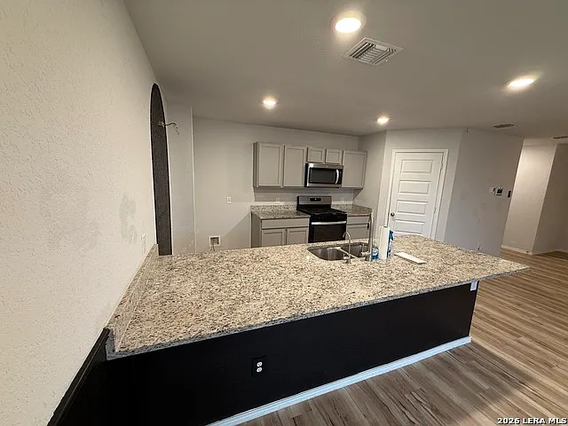 4 bed, 2.5 bath, 1962 sqft, $2,000 — Photo 4