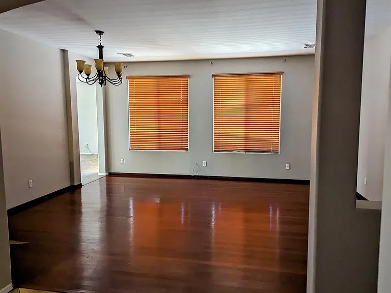 4937 W Desert Ln — Photo 2