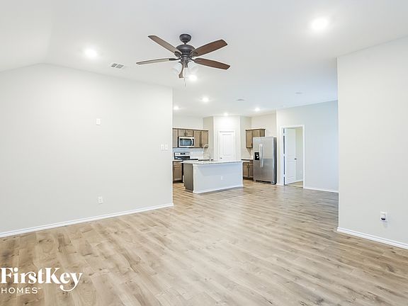3rd image of 711 Meadow Creek Ln