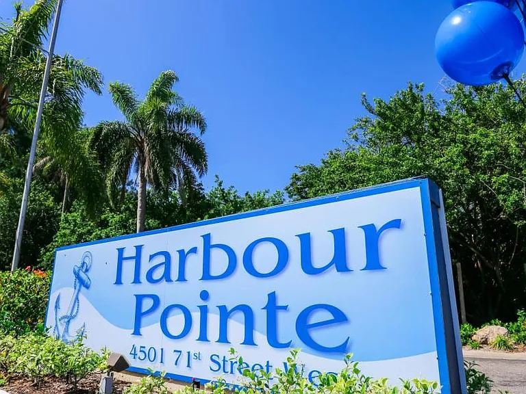 Harbour Pointe Apartment Homes — Photo 25