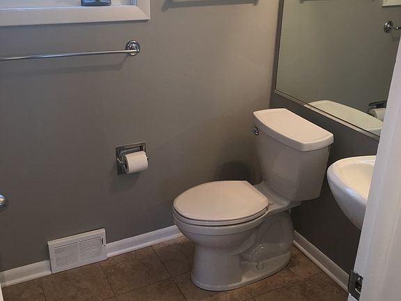 4th image of 336 Crestwood Dr