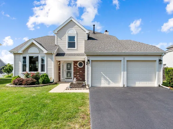 24 Fillmore Ln, Streamwood, IL 60107