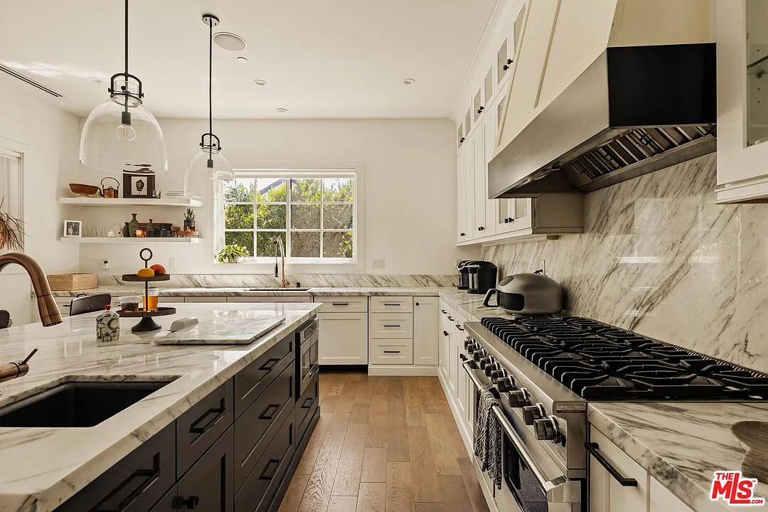 5 bed, 5.5 bath, 3486 sqft, $12,500 — Photo 3