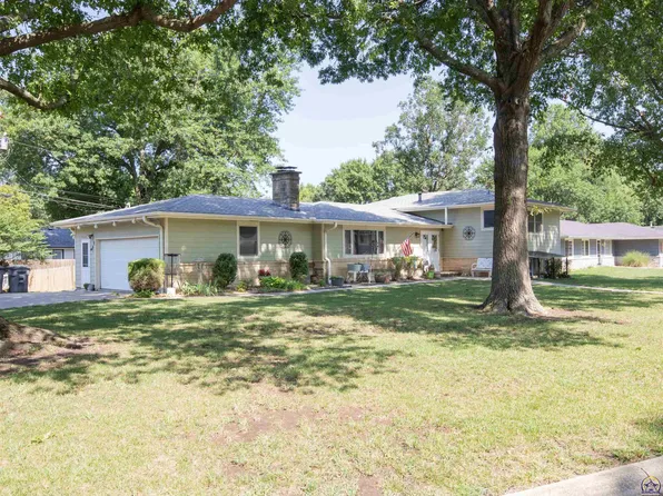 1725 Old Manor Rd, Emporia, KS 66801