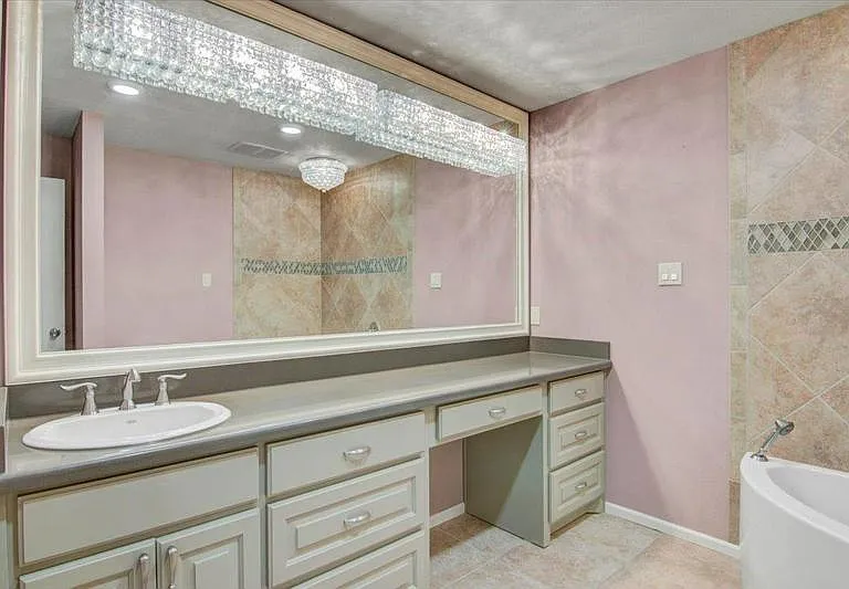 951 Sunmeadow Dr — Photo 13