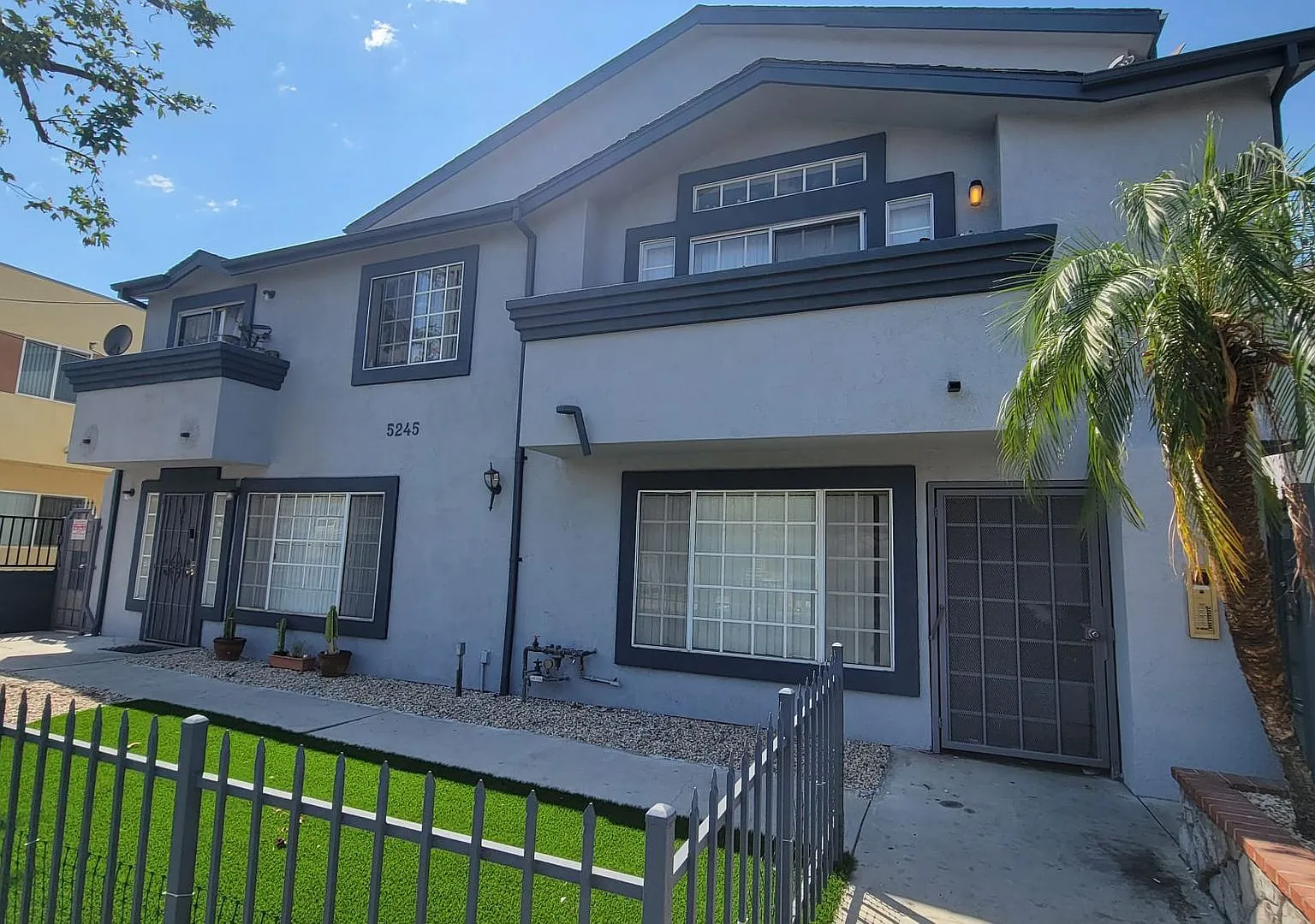 5245 RIVERTON AVE. — Photo 2