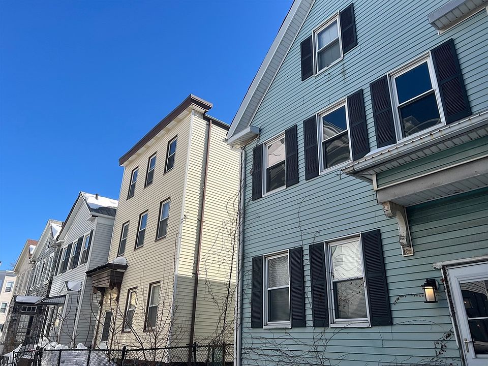 1st image of 10 Glover Ct