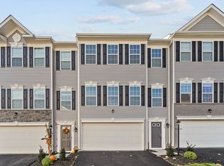 705 Ravenshire Ct, Coraopolis, PA 15108