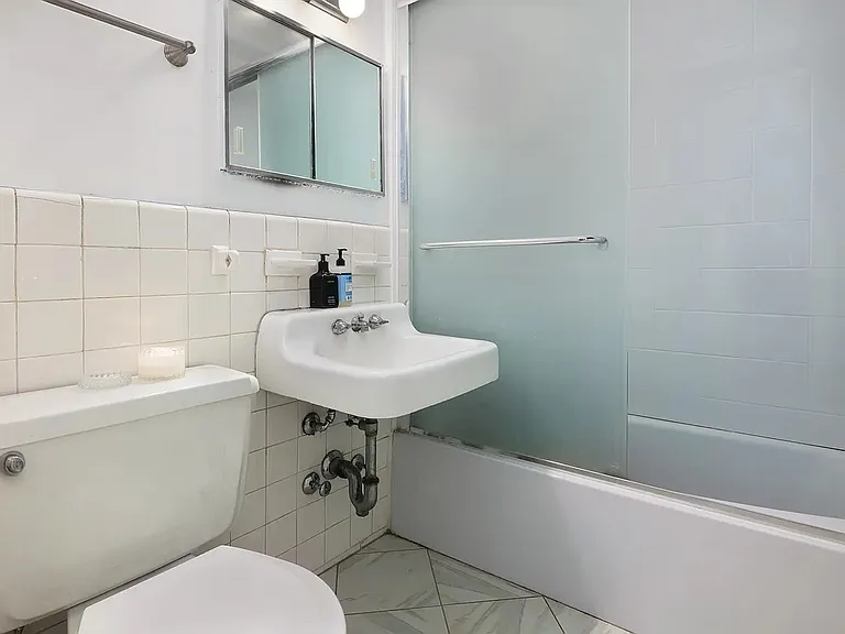 245 E 24th St #16A — Photo 6
