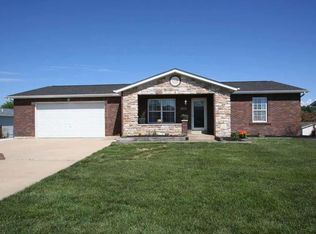 90 Kings Way Dr, Troy, MO 63379