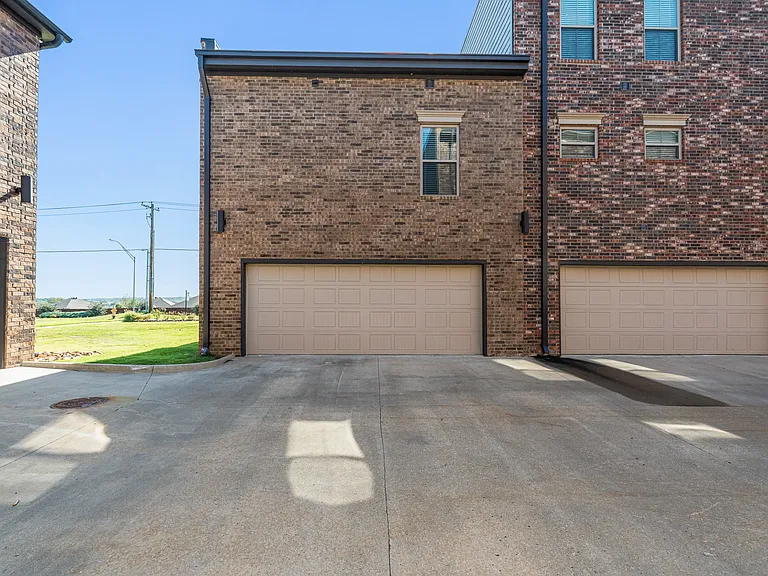 9219 Ra Young Jr Dr — Photo 25