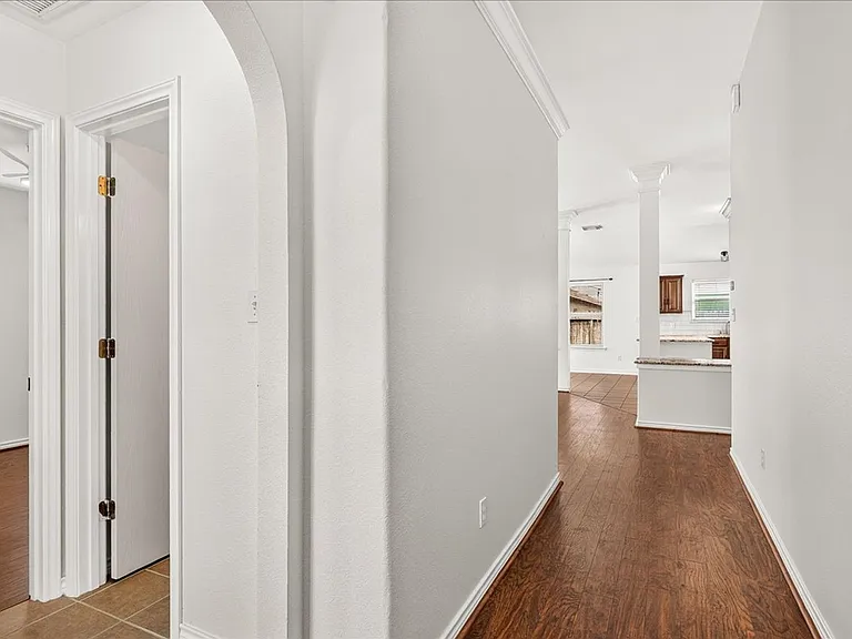 3810 Los Arroyos — Photo 4