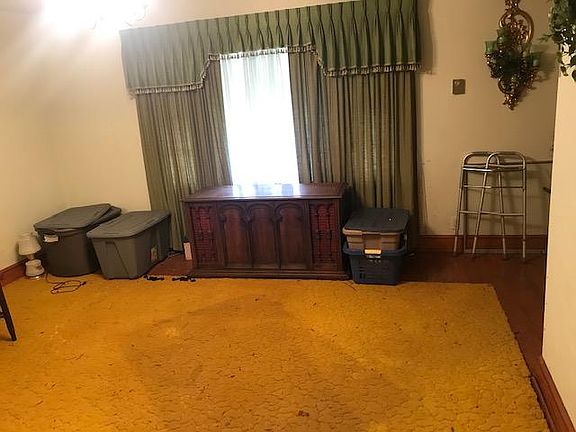 2nd image of 383 Colonial Tpke
