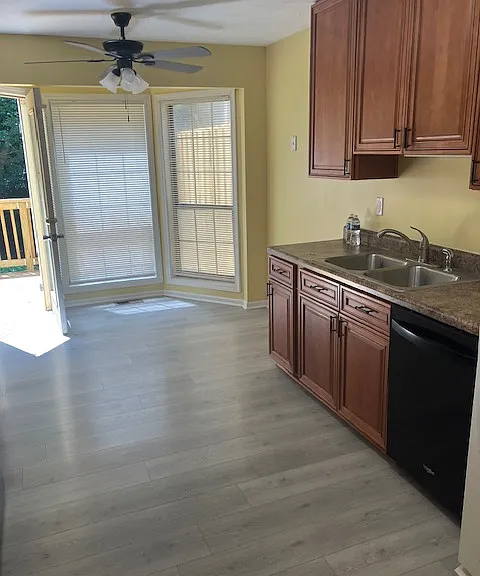 7157 Williamsburg Dr — Photo 8