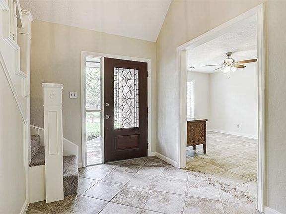 FOYER WITH TILE FLOORS.