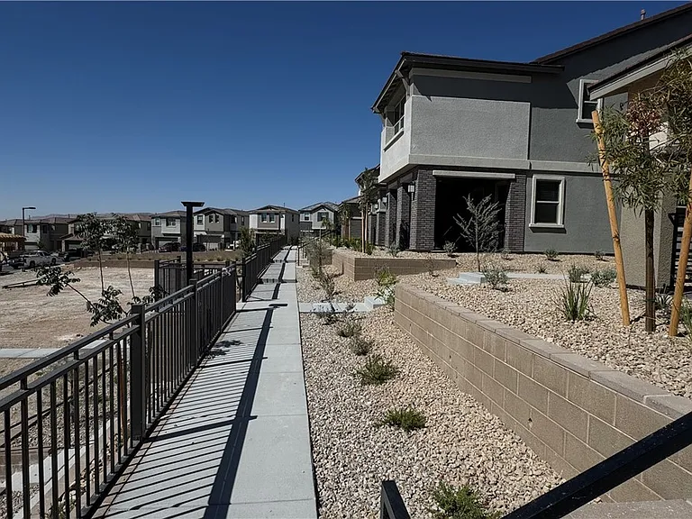 92 Hornbeck Ln — Photo 2