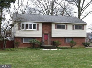 31 Bayberry Rd, Ewing, NJ 08618