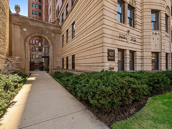 2nd image of 431 W Oakdale Ave APT 1C