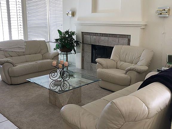 Living room w/ gas fireplace