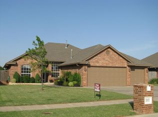 517 Morningside Dr, Yukon, OK 73099