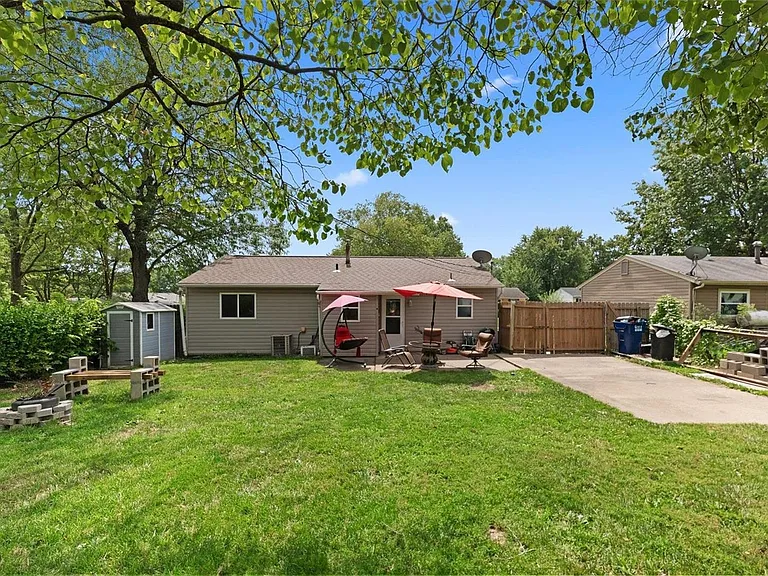 31 Warsen Ave — Photo 14
