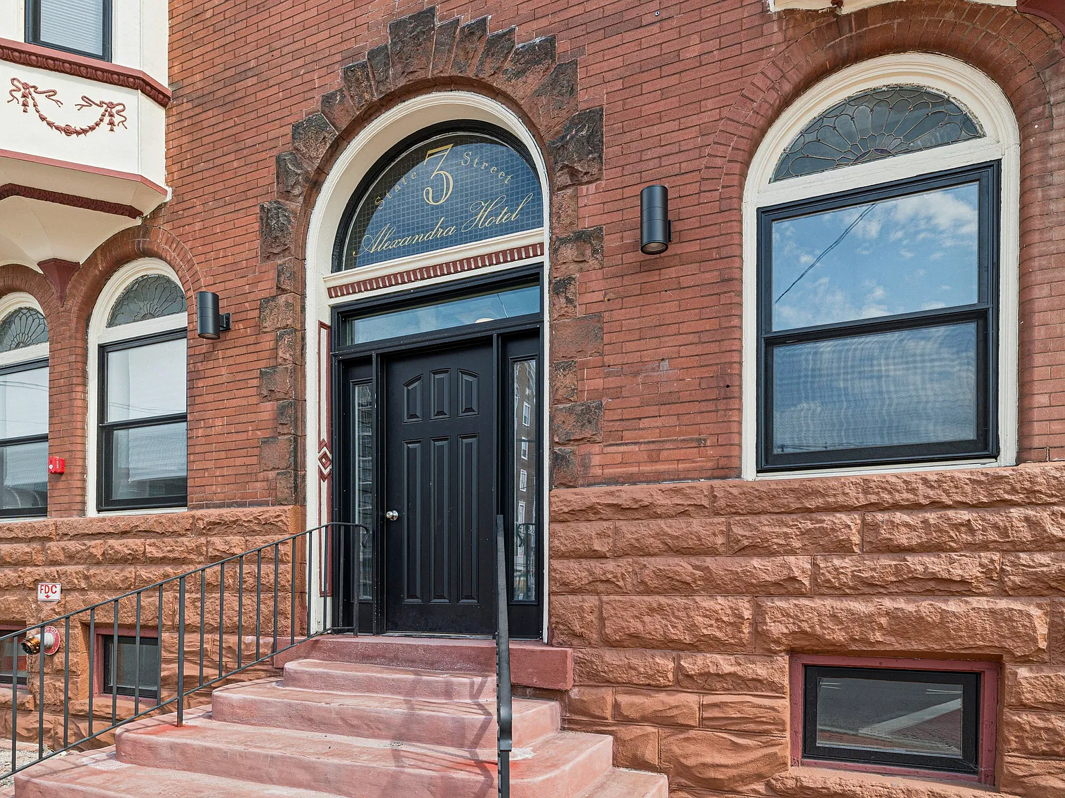 1 bed, $1,300 — Photo 2
