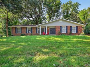 1212 Woodcrest Ln, Hazelwood, MO 63042