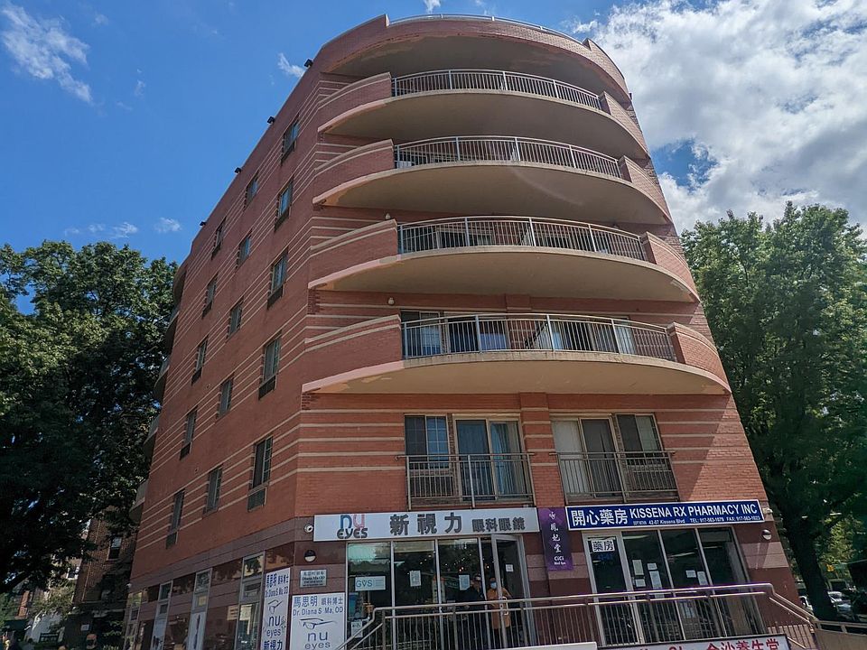 1st image of 14008 Sanford Ave #3A