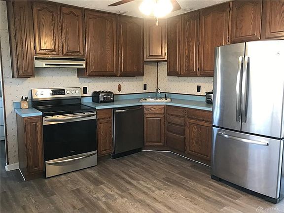 4th image of 315 Poplar St